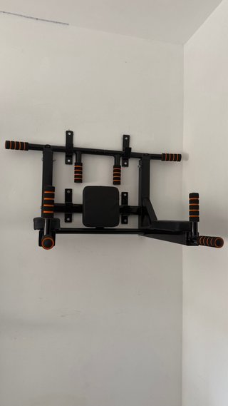 Barra de dominadas y fondos de pared