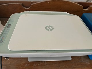 Impresora HP verde y blanca