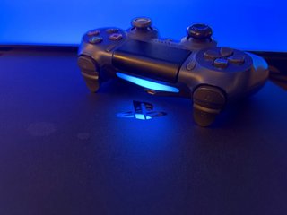 PS4 Pro 1Tb / Joystick / GTA V