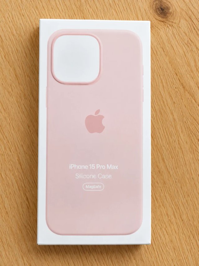 Custodia iPhone 15 Pro Max in silicone MagSafe