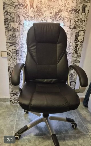 Silla de oficina ergonómica negra
