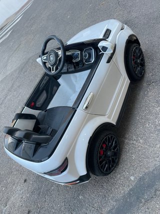 Coche eléctrico infantil blanco