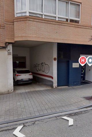 Alquilo plaza de garaje para moto.