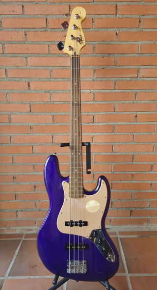 Bajo Squier Jazz Bass