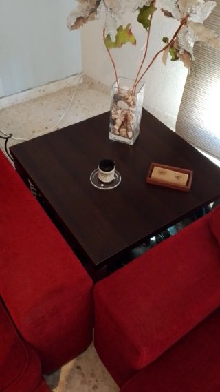 Mesa auxiliar de madera