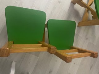 Mesa y 2 sillas madera pino verde