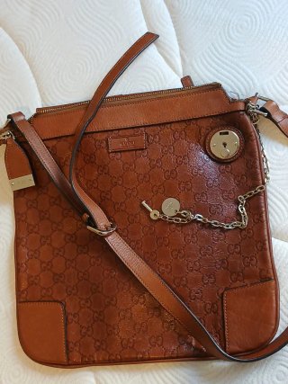 Bolso de hombro Gucci de piel marrón