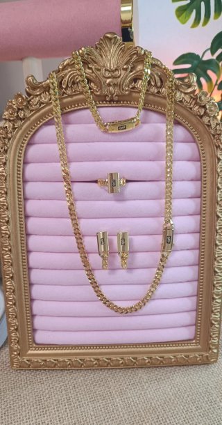 Conjunto de Joyas Dorado