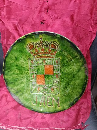 Gran plato antiguo cerámica Úbeda.Escudo de Jaén