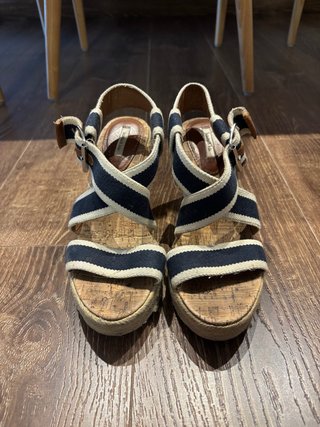 Cuñas Bimba y Lola Azul Marino y Beige
