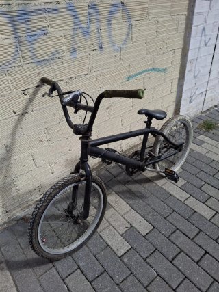 Bicicleta BMX Negra