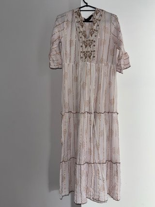 Vestido Largo Estampado con Detalles Dorados