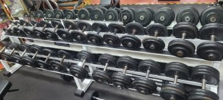 Mancuernero con mancuernas  de 2 a 30 kg