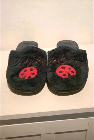 Zapatillas de estar por casa con mariquita
