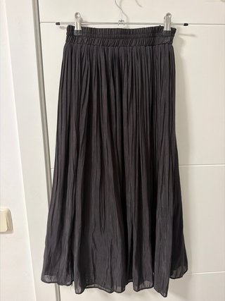 Falda plisada negra