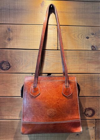 Bolso artesanal de cuero marrón