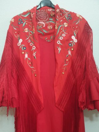 Vestido Flamenca  y mantón Bordado