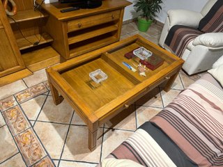 Mesa de centro de madera con cristal
