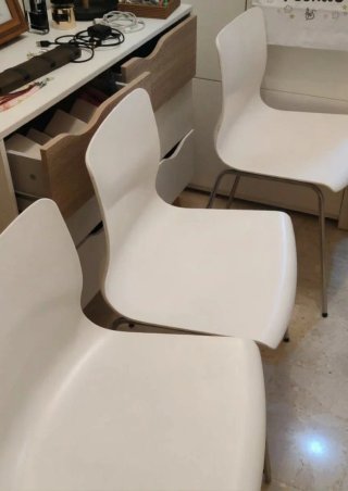 Sillas Blancas Diseño Nórdico / Plastico y Metal
