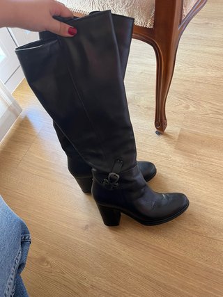 Botas altas negras con hebilla