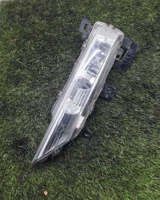 228932 261555da2c luz diurna izq infiniti q30