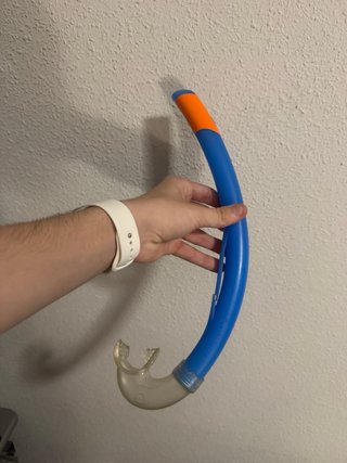 Tubo de buceo azul y naranja