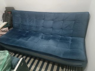 REMATE Sofá cama azul de terciopelo usado