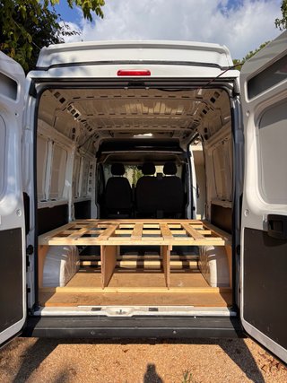 Moble de fusta furgoneta camper