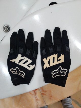 Guantes Fox Negro y Blanco