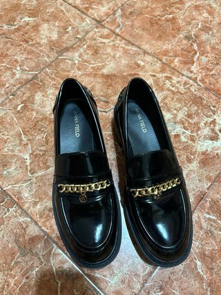 Mocasines Anna Field plataforma cadena dorada