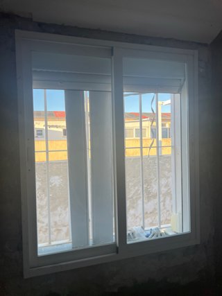 Ventana aluminio blanca 100x118 cm