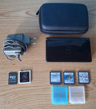 Consola Nintendo DS Negra con Accesorios