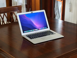 Apple MacBook Air 13 (2015) 8GB RAM 128GB SSD
