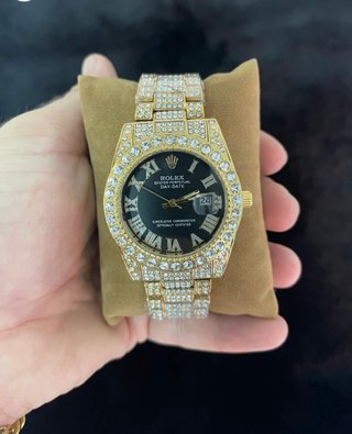 Reloj dorado,brillante