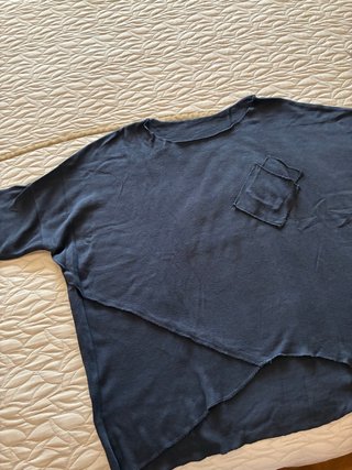 Camiseta azul con bolsillo