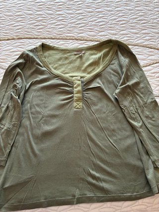 Camiseta verde manga larga