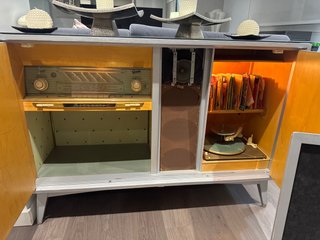 Mueble Aparador Radio Tocadiscos Graetz Belcanto