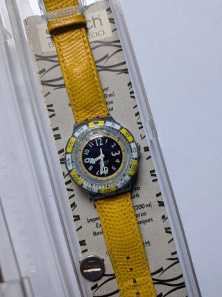 Swatch Scuba 200 Goldfish - SDN111