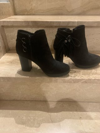 Botines negros de tacón