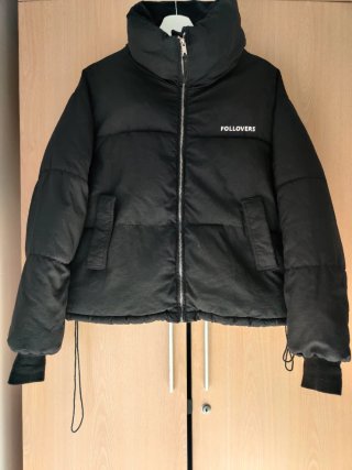 Chaqueta plumífero puffer acolchada negra Bershka