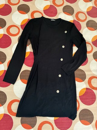 Vestido negro botones