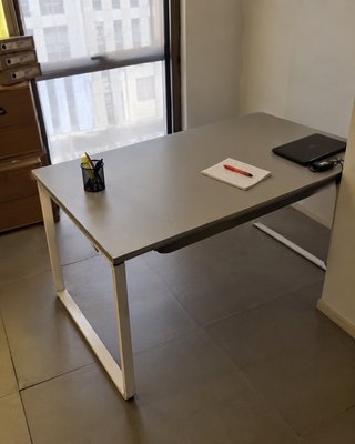 2 Escritorios IKEA HUVUDSPELARE 140x80 cm