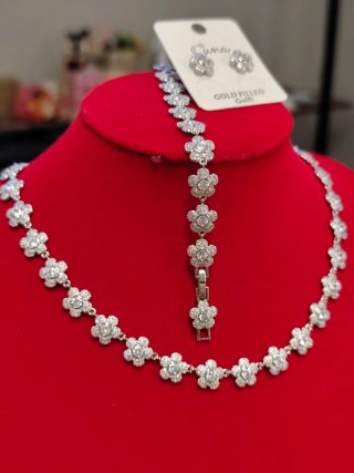 Conjunto de Joyas Flores con Circonitas