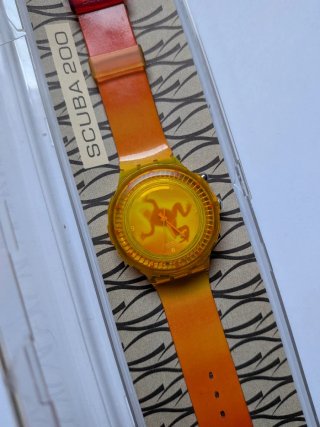 Swatch Scuba 200 Loomi Luminosa - SDJ901