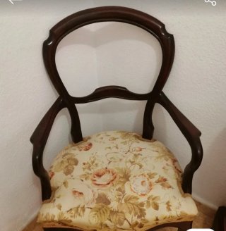 Sillas clásicas de madera