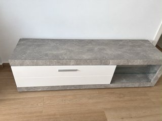 Conjunto de salon blanco brillo y gris cemento