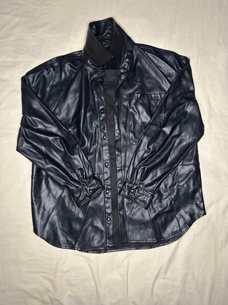 Chaqueta de cuero negro Stradivarius