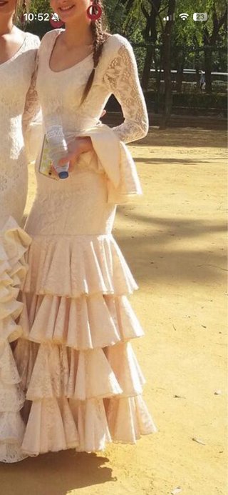 Traje de flamenca beige