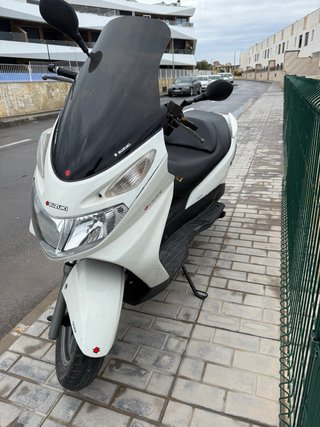 Suzuki Burgman 125cc Scooter