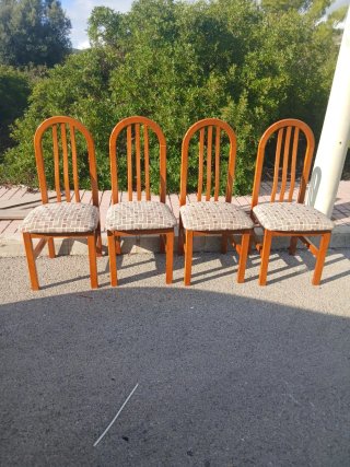 Set de 4 sillas de madera